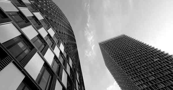 人工智能机器人和人谈恋爱