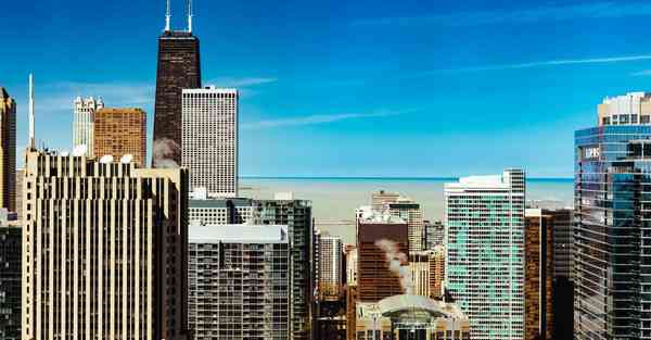 人工智能机器人和人谈恋爱