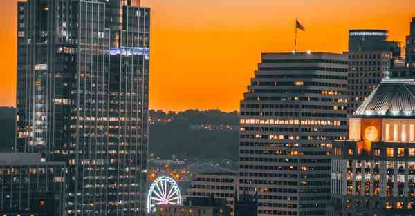 人工智能机器人和人谈恋爱