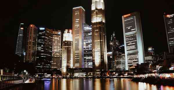 人工智能机器人和人谈恋爱