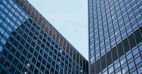 人工智能机器人和人谈恋爱