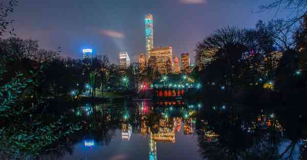 人工智能机器人和人谈恋爱