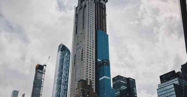 人工智能机器人和人谈恋爱