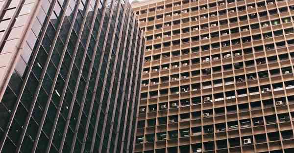 钢铁创造的智能机器人：革新产业的未来