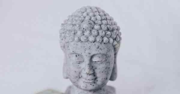 人工智能机器人和人谈恋爱