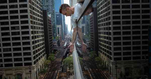 人工智能机器人和人谈恋爱