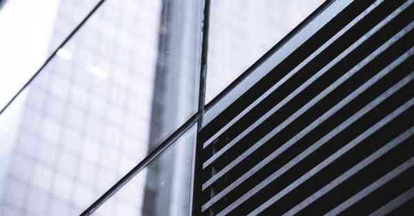 人工智能机器人和人谈恋爱