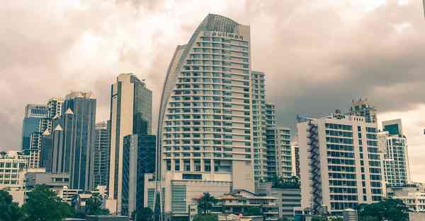 人工智能机器人和人谈恋爱