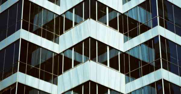 人工智能机器人和人谈恋爱