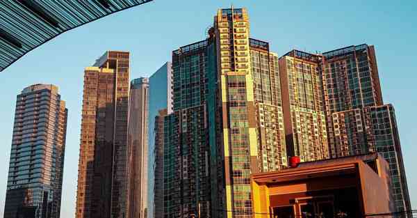 人工智能机器人和人谈恋爱