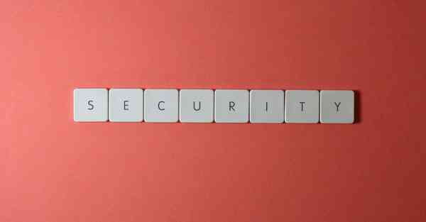 人工智能机器人和人谈恋爱