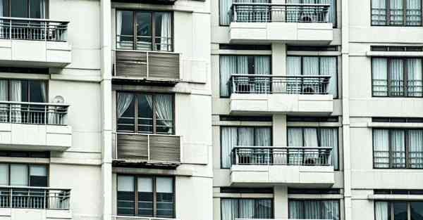 人工智能机器人和人谈恋爱