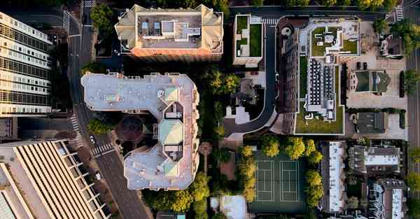 人工智能机器人和人谈恋爱