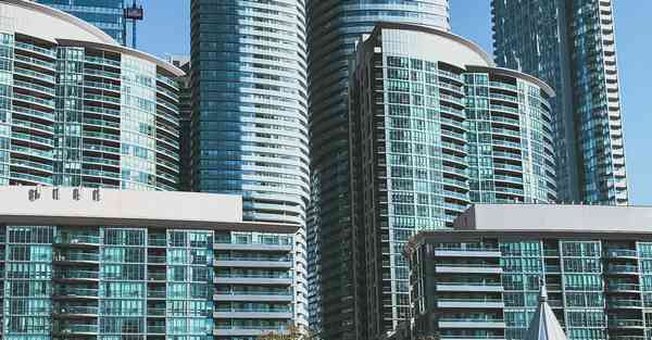 人工智能机器人和人谈恋爱