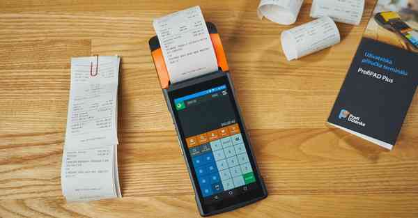 儿童智能机器人可咬人不