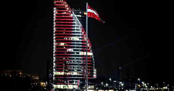 大数据碰撞建模：探索未来商业竞争的新路径