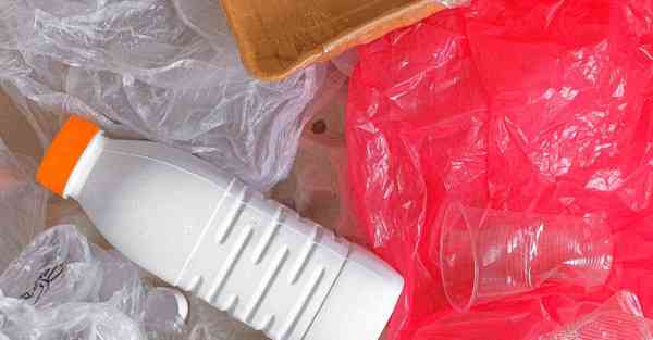 人工智能机器人和人谈恋爱