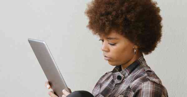 AI在圆圈里打字