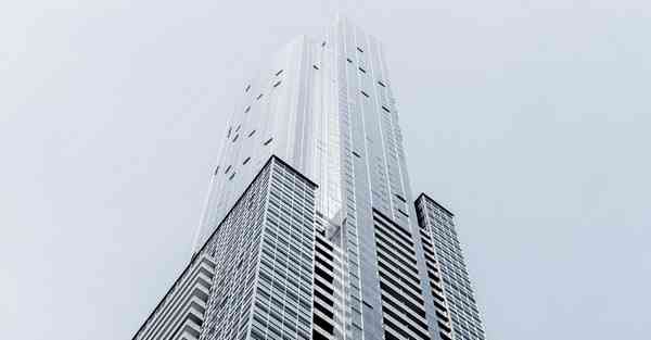 人工智能机器人和人谈恋爱