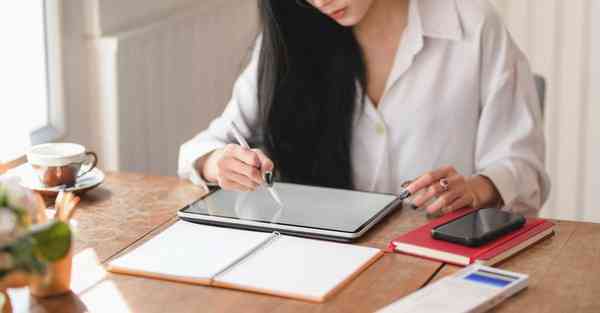 便宜的人工智能机器，便宜的人工智能机器人