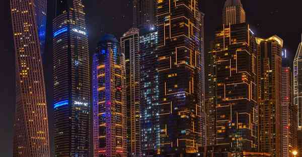 人工智能机器人和人谈恋爱