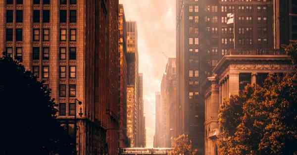 倒牛奶的女仆绘画AI（AI绘画活着的奶奶）